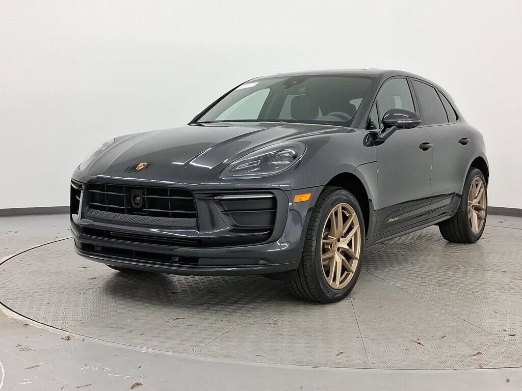 2026 PORSCHE Macan