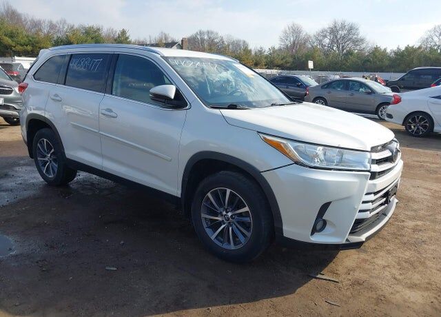 2019 TOYOTA Highlander