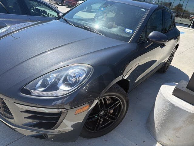 2017 PORSCHE Macan