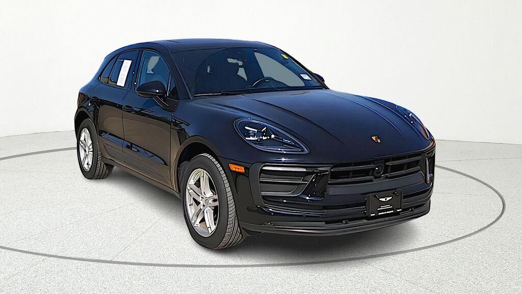2024 PORSCHE Macan