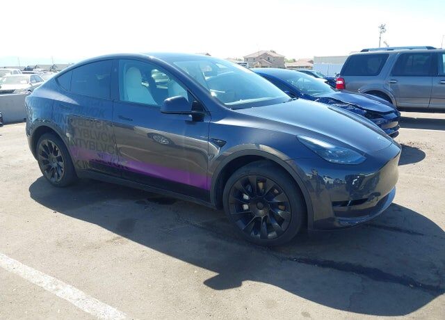 2024 TESLA Model Y