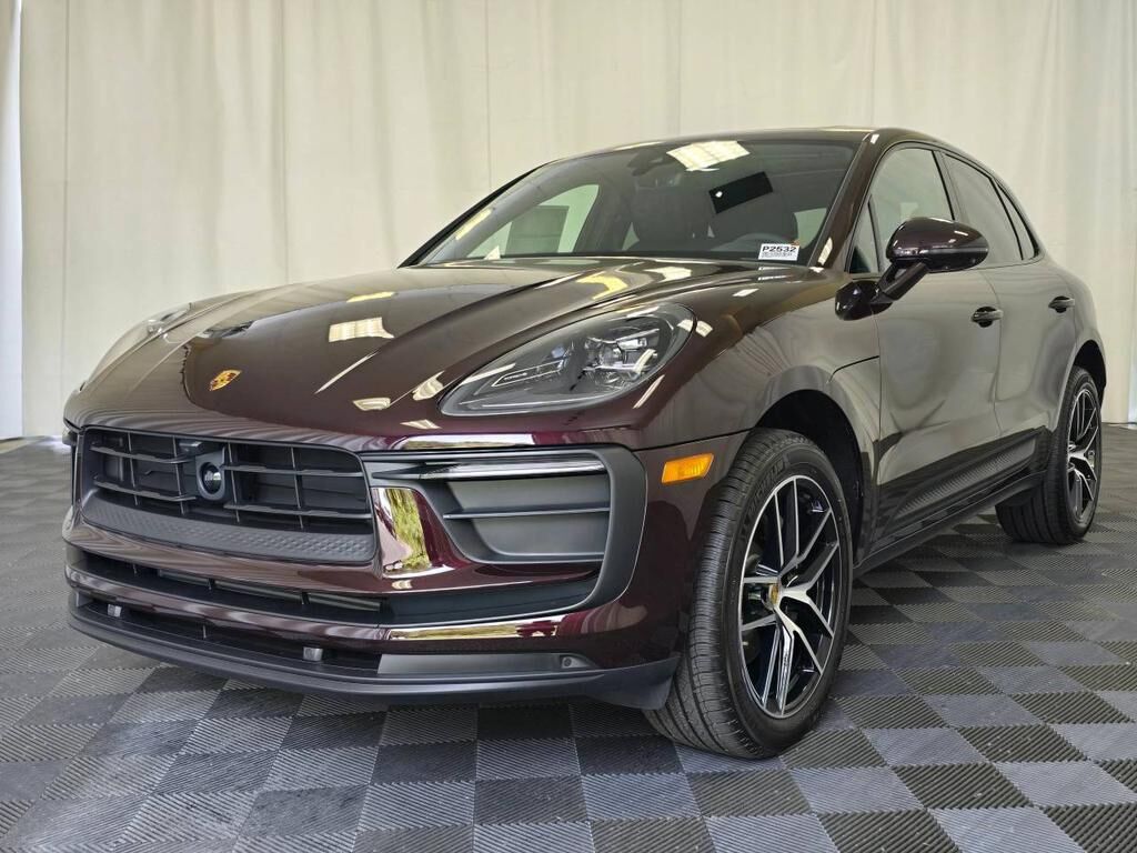 2025 PORSCHE Macan
