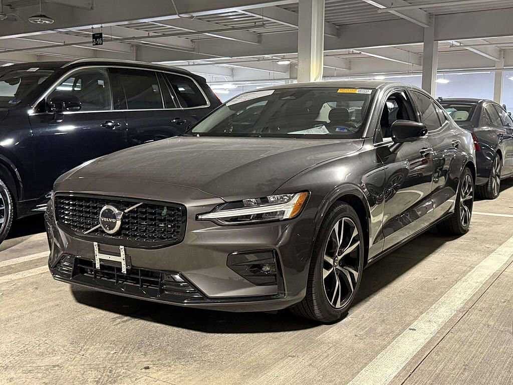 2025 VOLVO S60