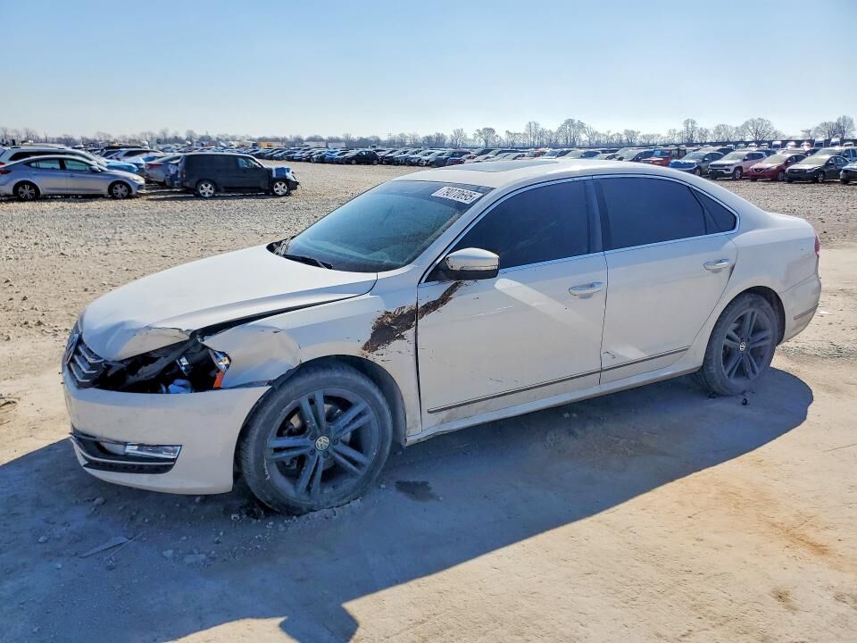 2013 VOLKSWAGEN Passat