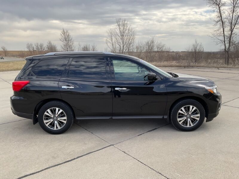2017 NISSAN Pathfinder