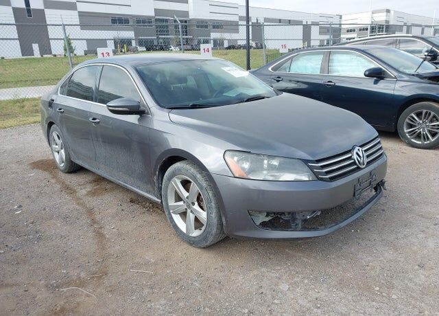 2012 VOLKSWAGEN Passat