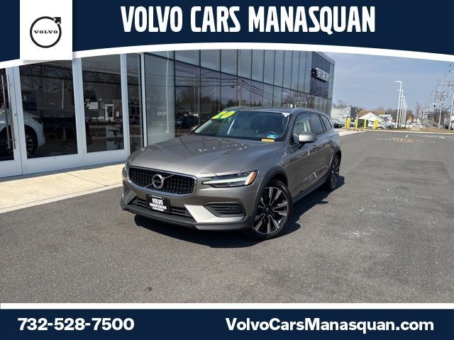 2020 VOLVO V60CC