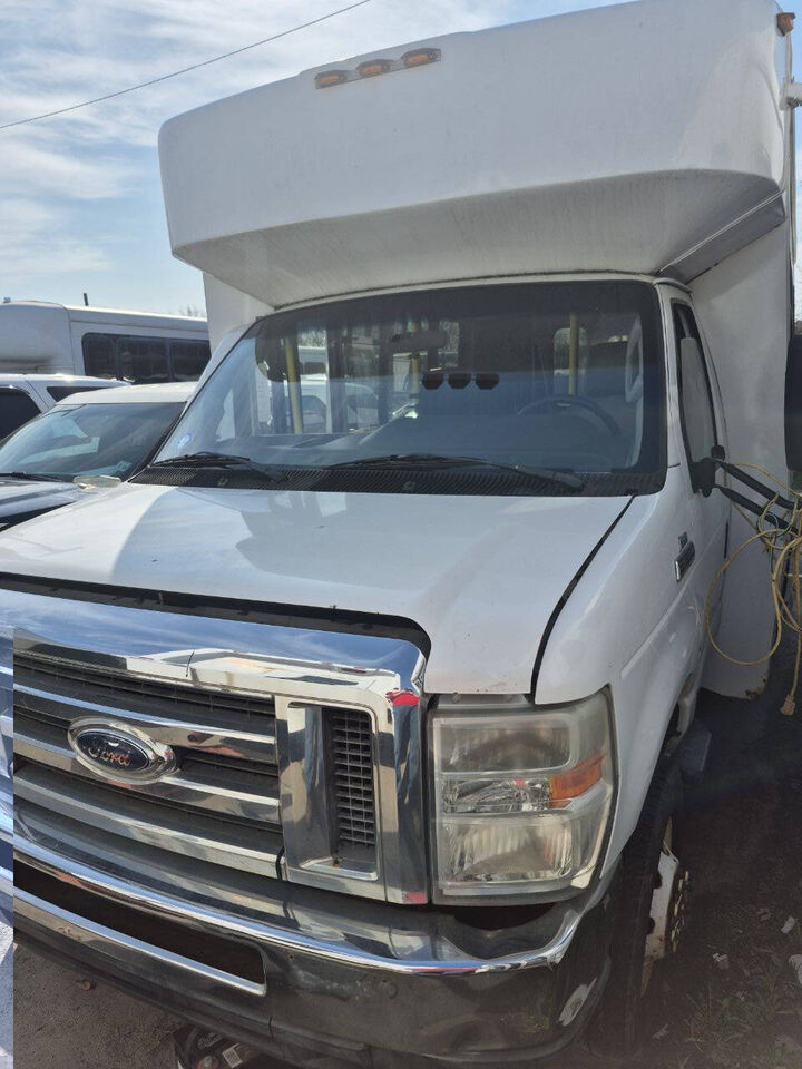 2011 FORD E-350