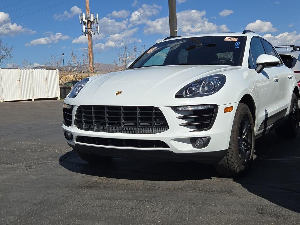 2016 PORSCHE Macan