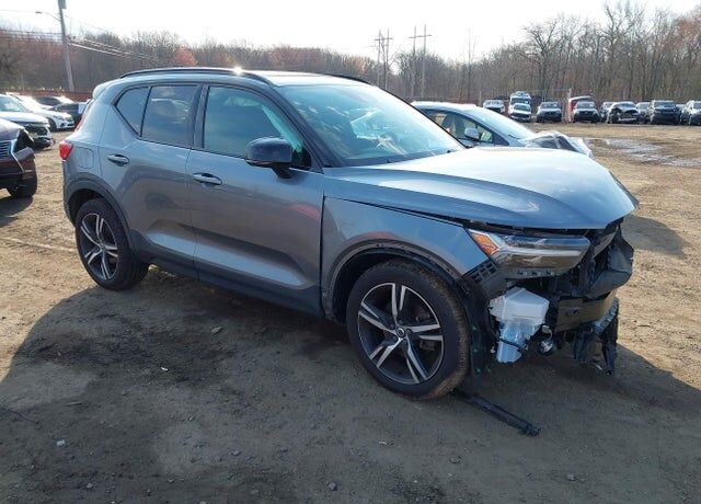2019 VOLVO XC40