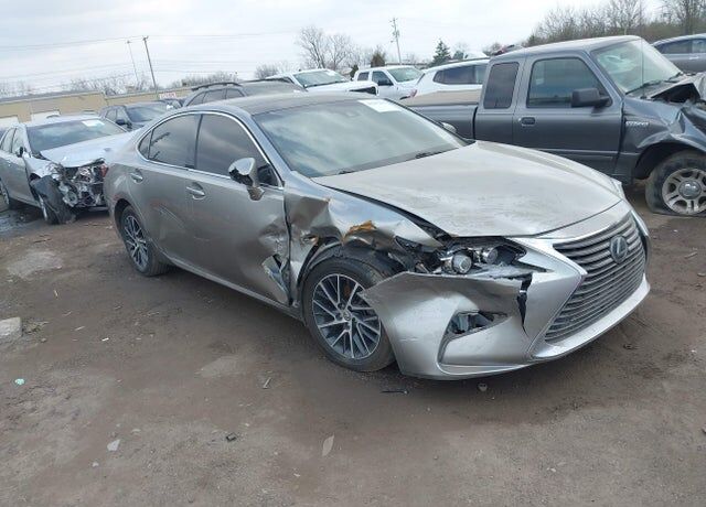 2017 LEXUS ES