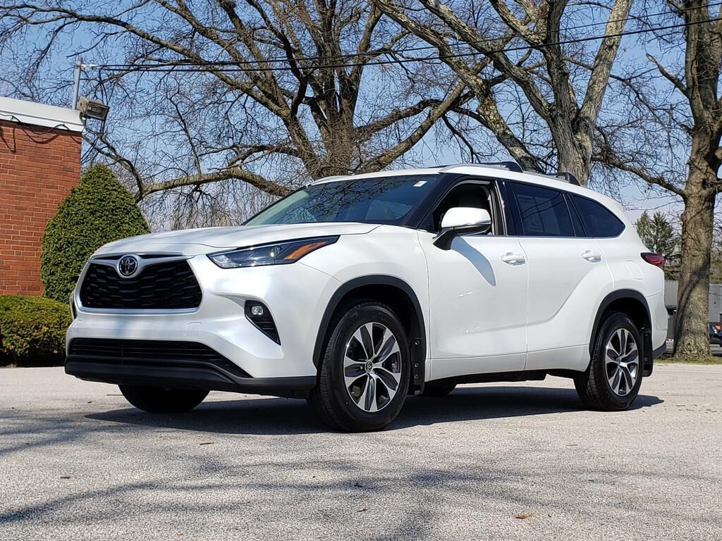 2022 TOYOTA Highlander