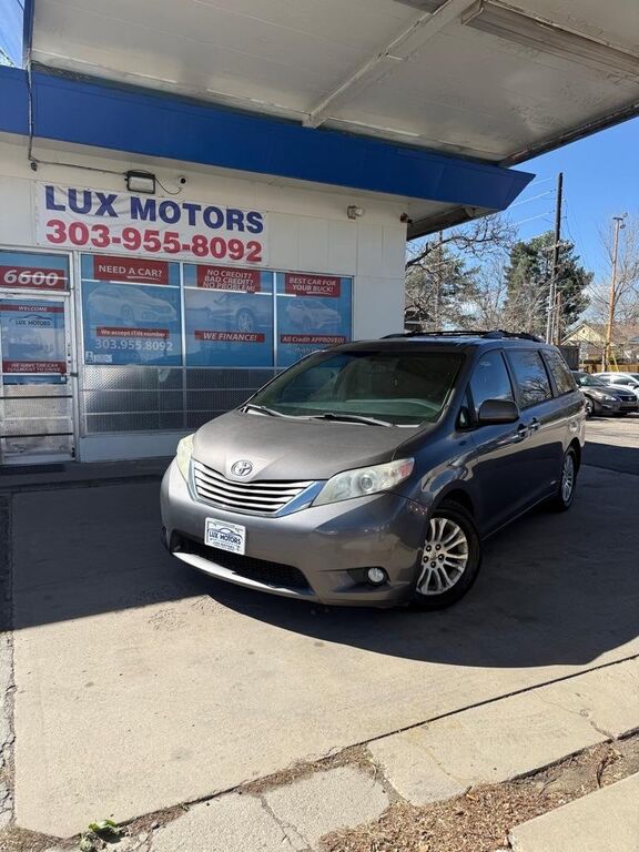 2016 TOYOTA Sienna