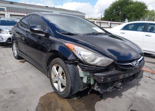 2013 HYUNDAI Elantra