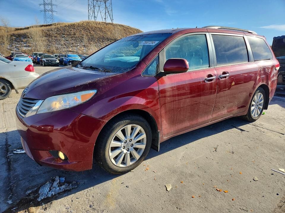 2013 TOYOTA Sienna