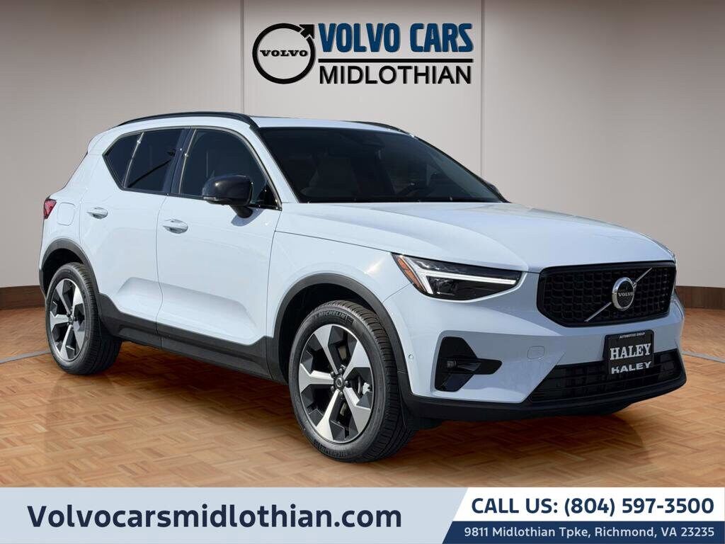 2026 VOLVO XC40