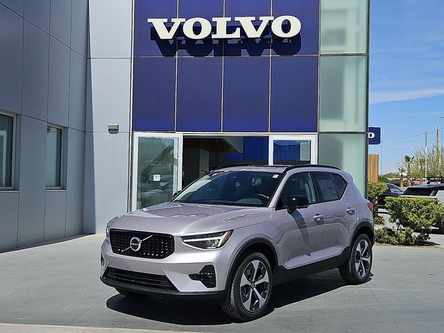 2026 VOLVO XC40