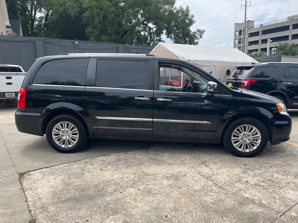 2015 CHRYSLER Town and Country