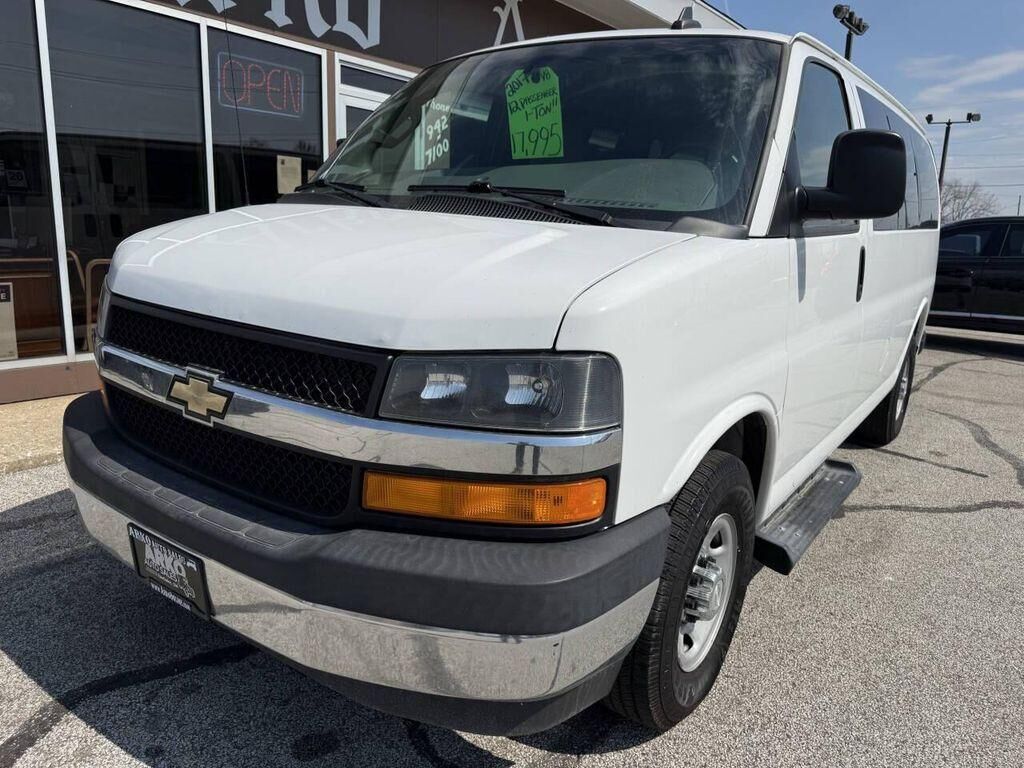 2017 CHEVROLET Express