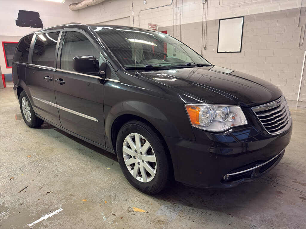 2016 CHRYSLER Town and Country