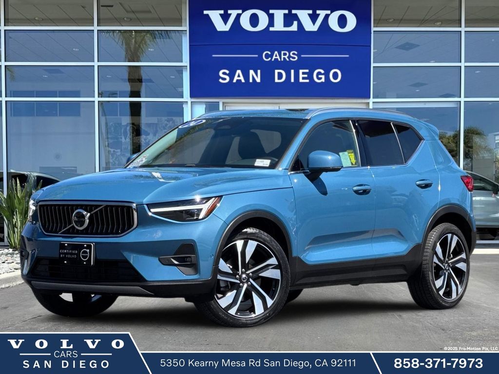 2024 VOLVO XC40