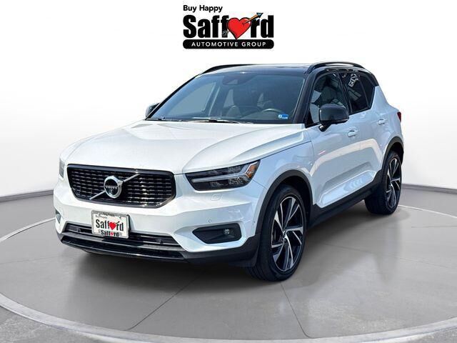 2021 VOLVO XC40