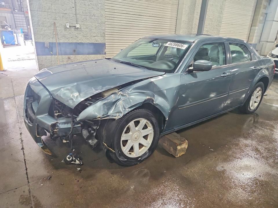 2005 CHRYSLER 300