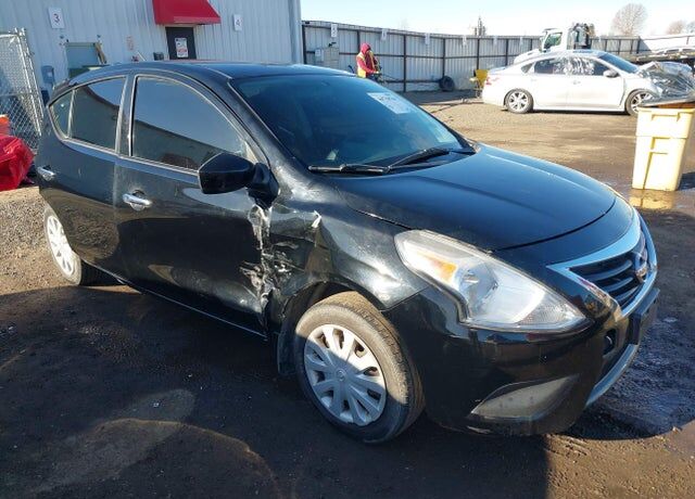 2015 NISSAN Versa