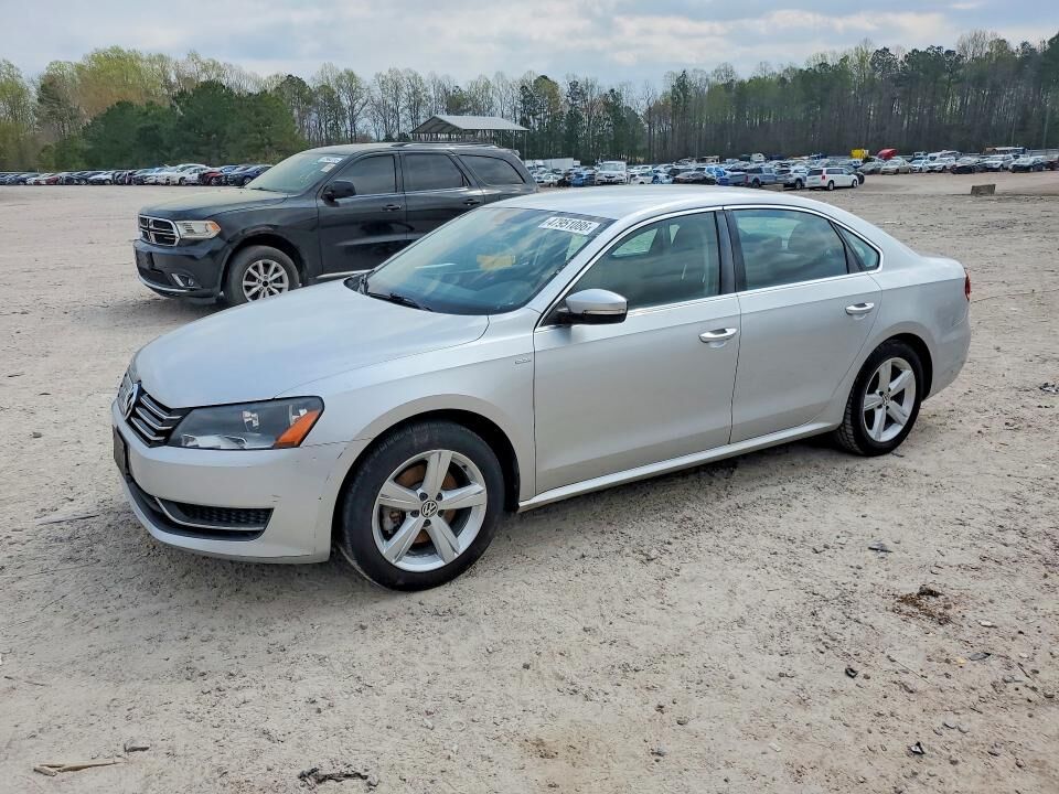 2014 VOLKSWAGEN Passat