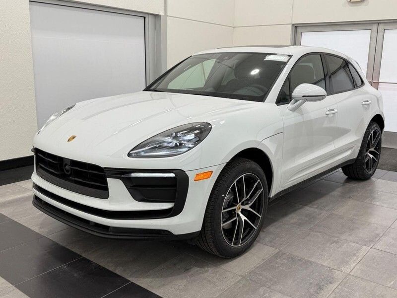 2026 PORSCHE Macan