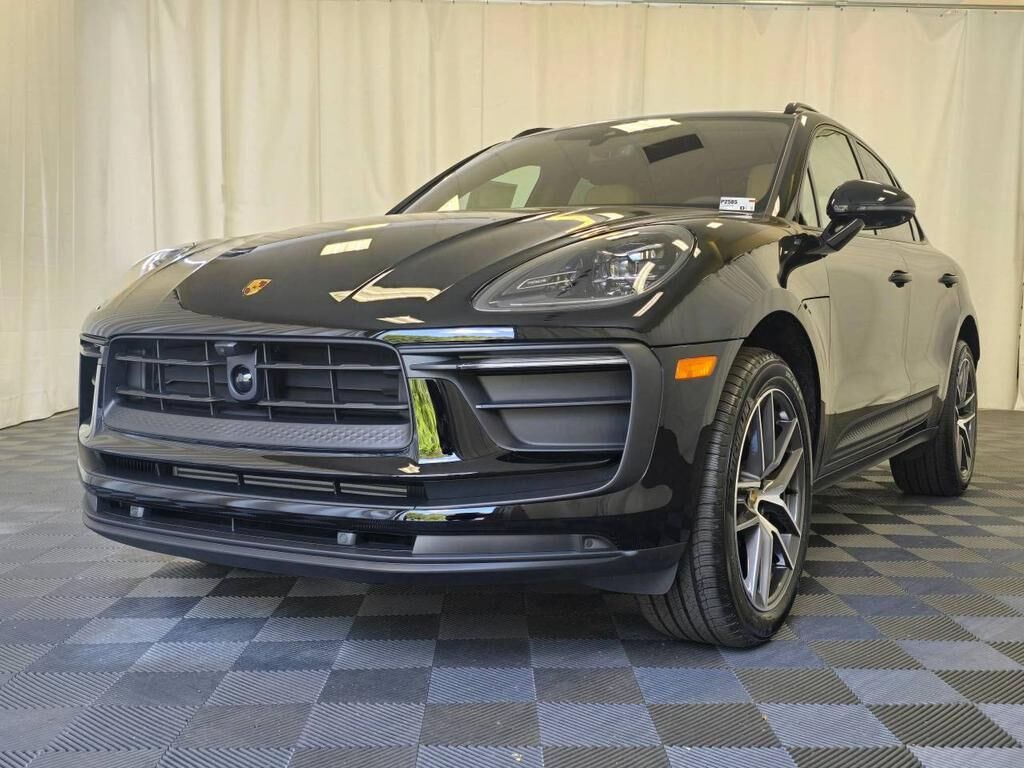 2025 PORSCHE Macan