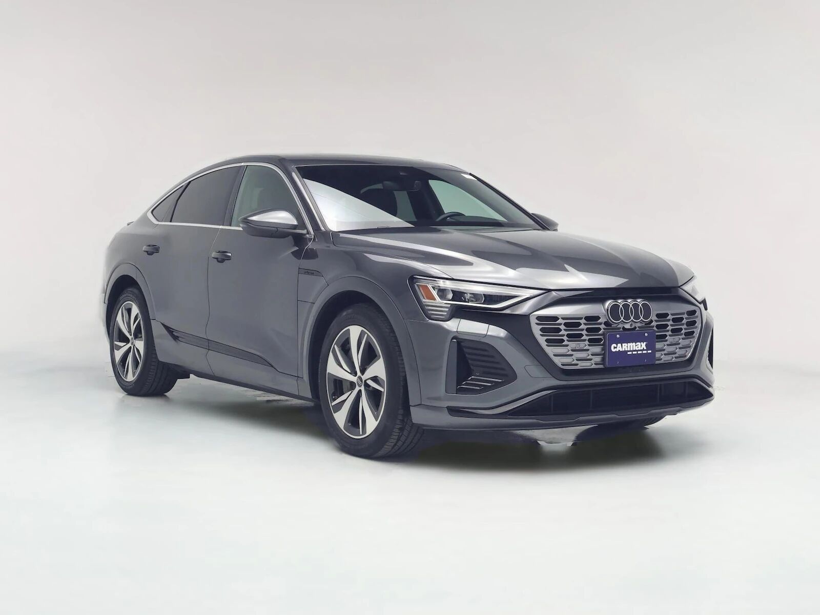 2024 AUDI Q8
