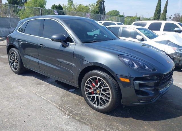 2017 PORSCHE Macan