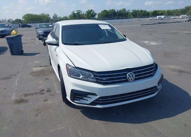 2017 VOLKSWAGEN Passat