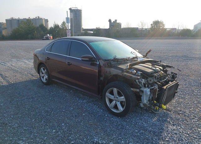 2013 VOLKSWAGEN Passat