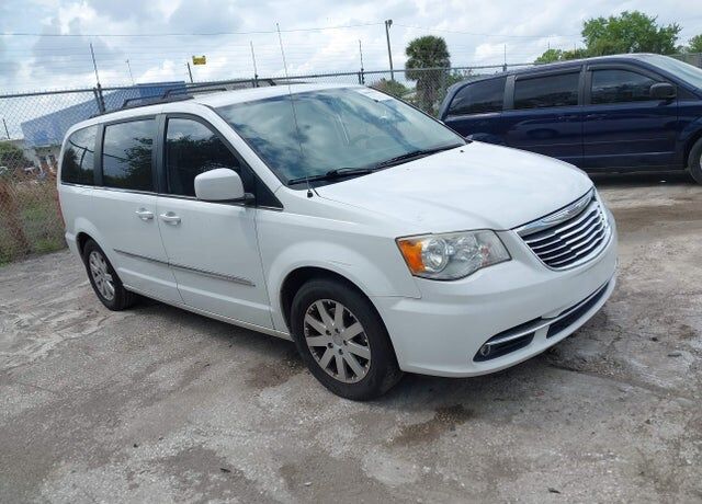 2015 CHRYSLER Town and Country