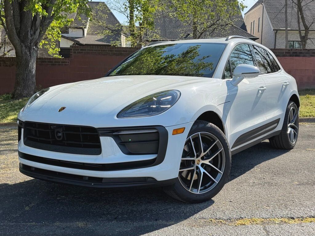 2025 PORSCHE Macan
