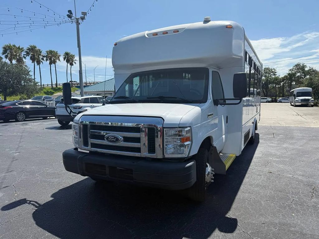 2019 FORD E-450