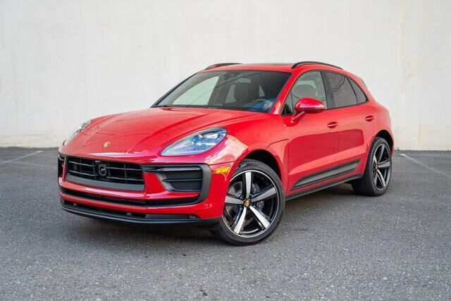 2025 PORSCHE Macan