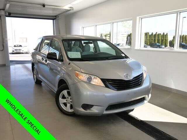 2011 TOYOTA Sienna