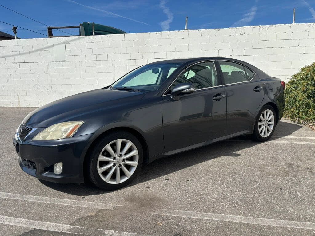 Lexus IS