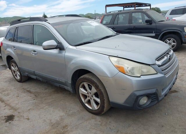 2013 SUBARU Outback