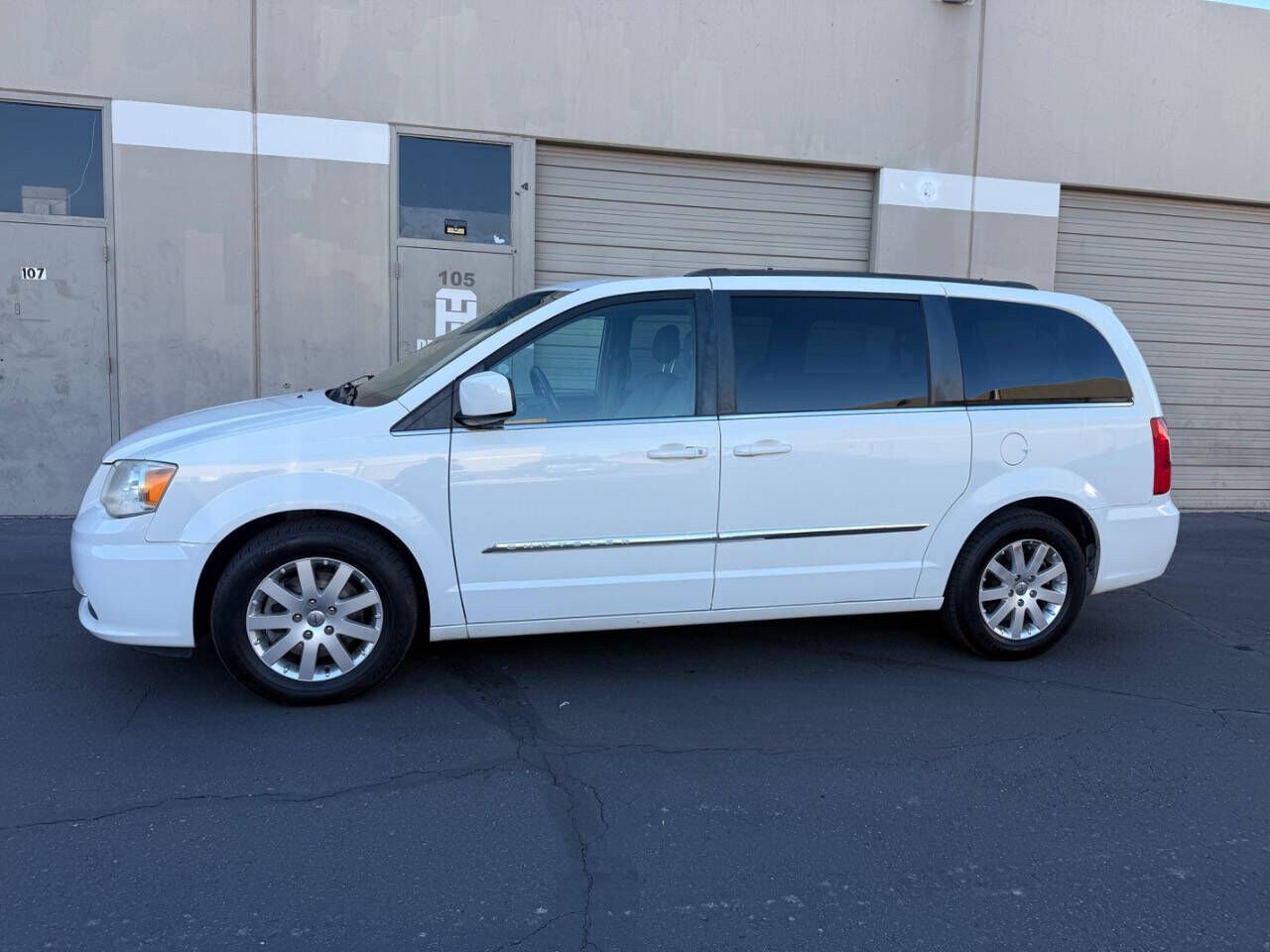 2013 CHRYSLER Town and Country
