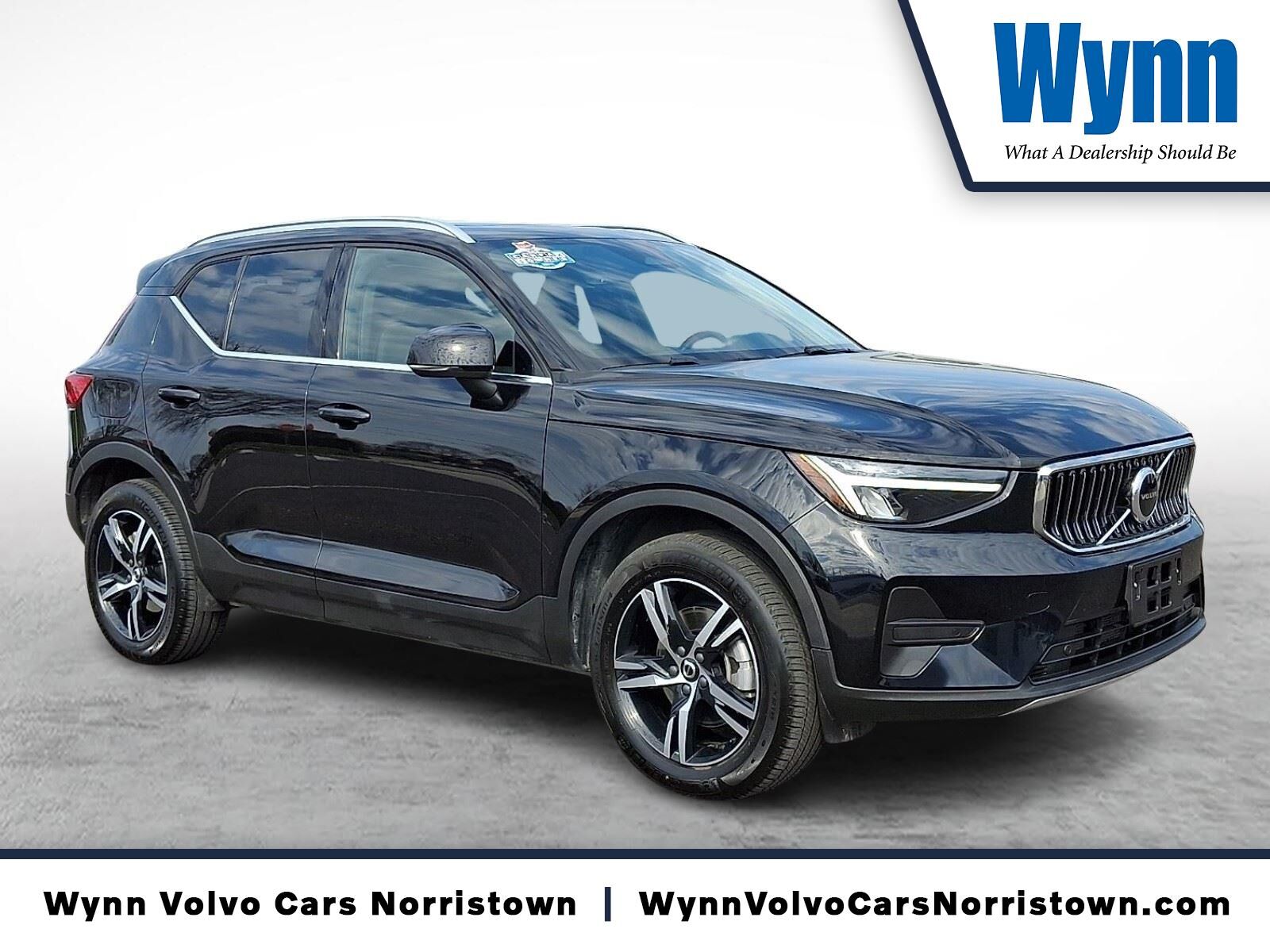 2025 VOLVO XC40