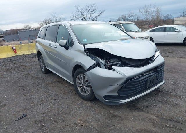 2022 TOYOTA Sienna