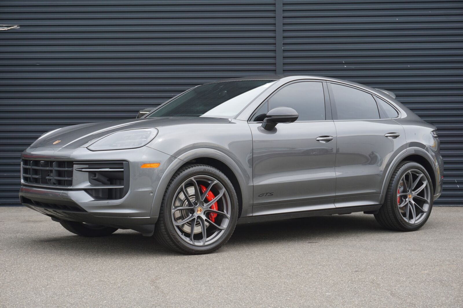 2025 PORSCHE Cayenne