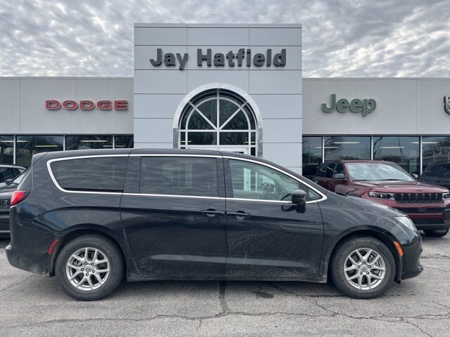 2023 CHRYSLER Voyager