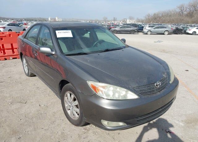 2004 TOYOTA Camry