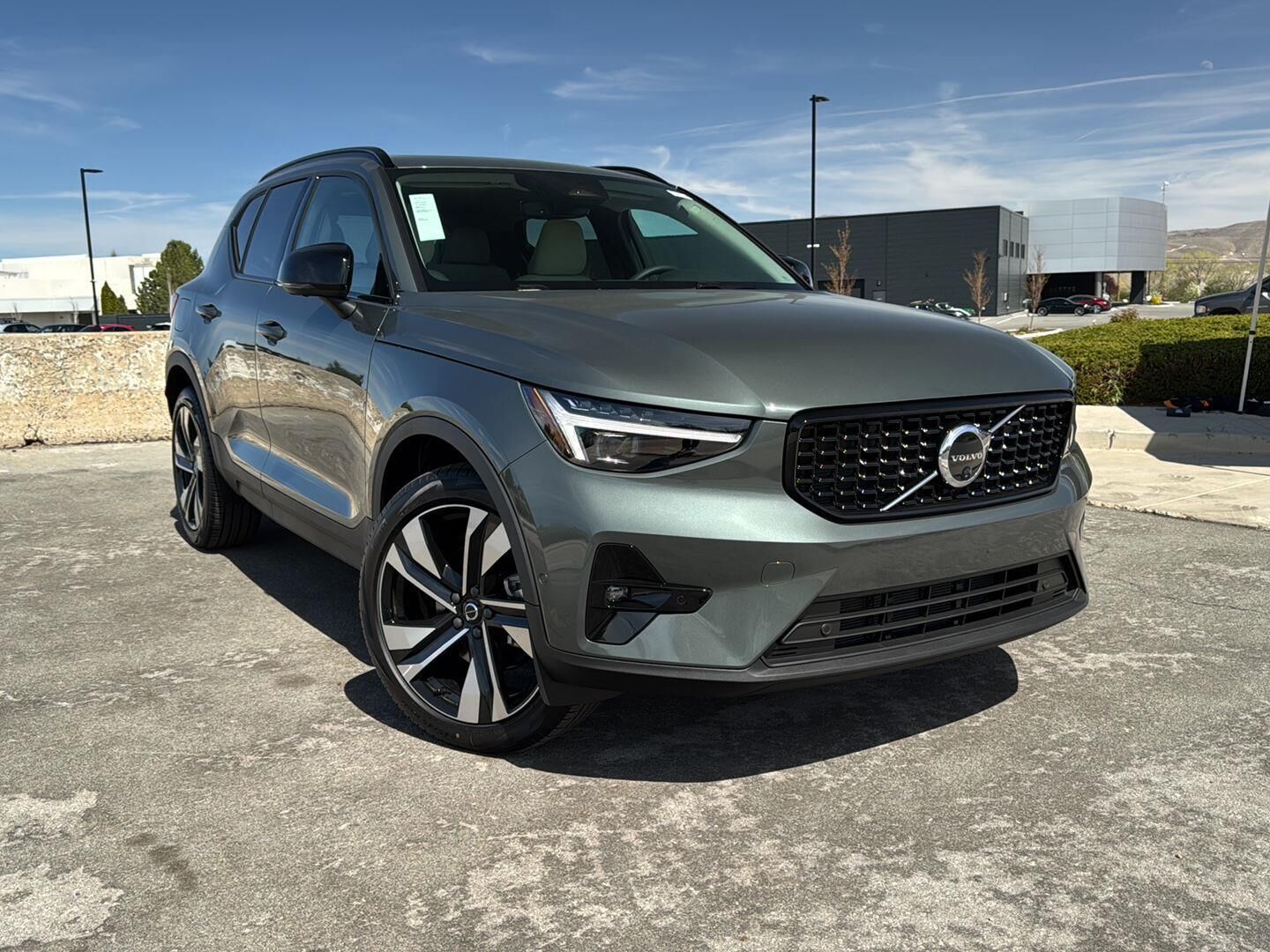 2026 VOLVO XC40