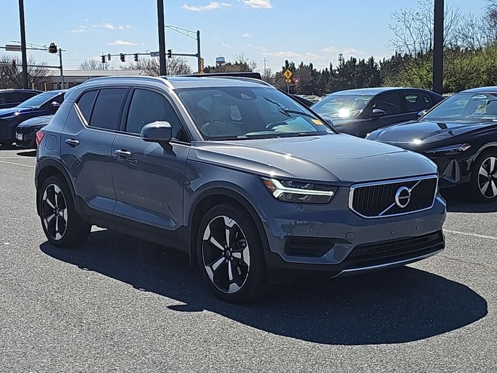 2020 VOLVO XC40